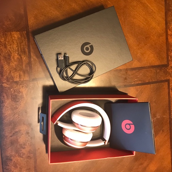 Rose gold wireless beats solo 3 headphones - Picture 5 of 5